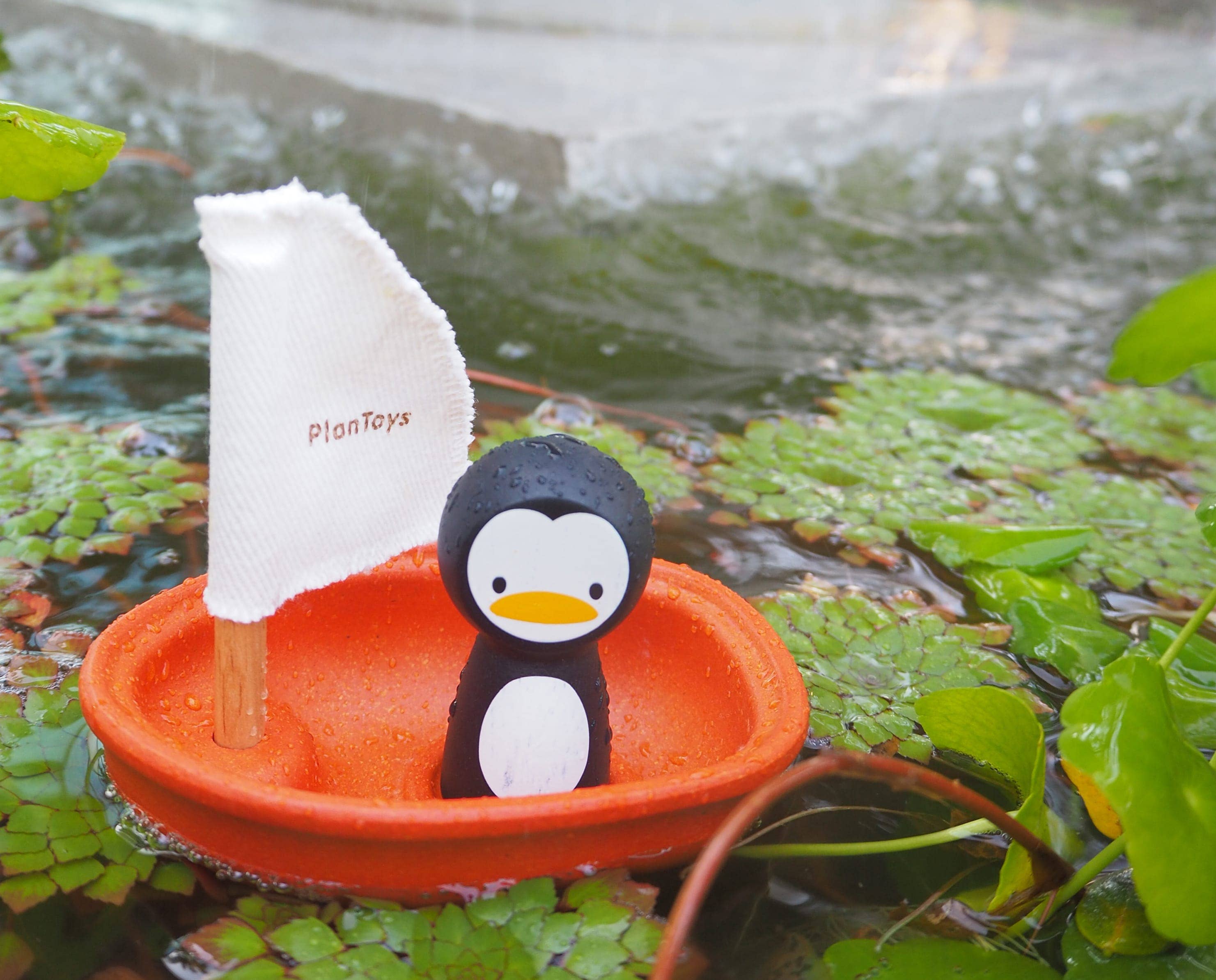 Arctic Sailing Boat Bath Toy - Penguin - Image 2