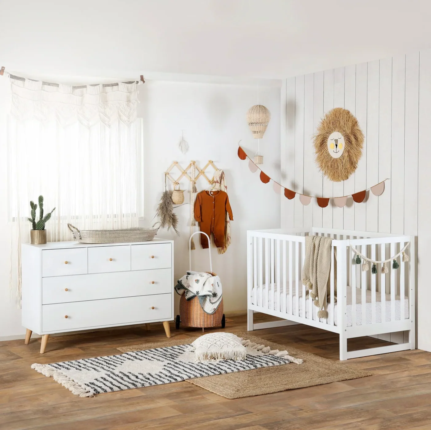 Austin 3-in-1 Convertible Crib - Image 2