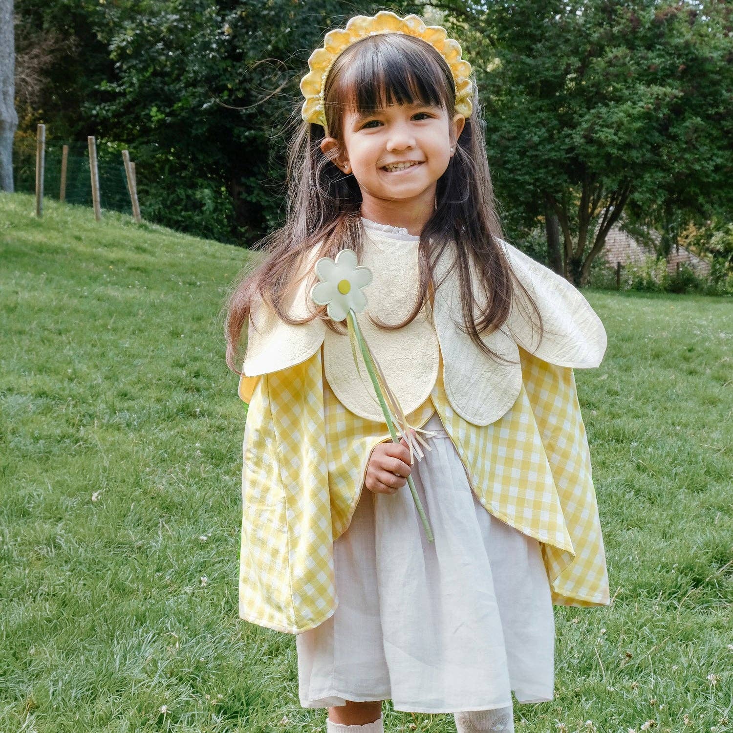 Darling Daisy Flower Headband - Image 3