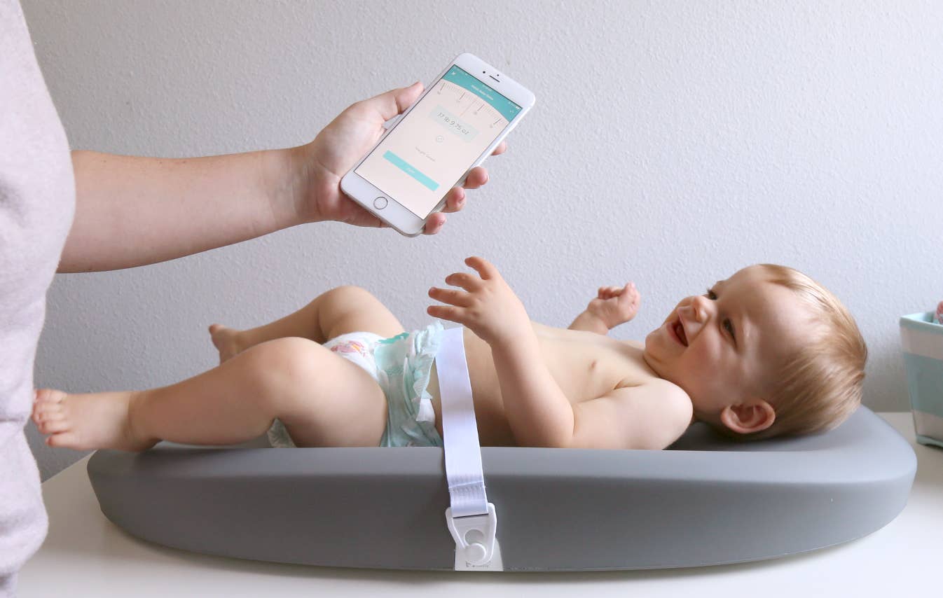 Hatch Grow Smart Changing Pad & Scale - Image 5